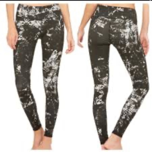 ALO Yoga Pants - Alo Yoga Black & White Leggings